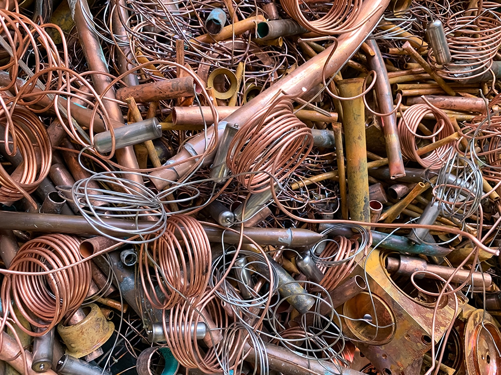 نشتري جميع سكراب النحاس والالمنيوم والحديد والصلب والكابلات والنحاس والمكيفات وتفكيك المعدات المكتبية في جدة سكراب حديد في جدة